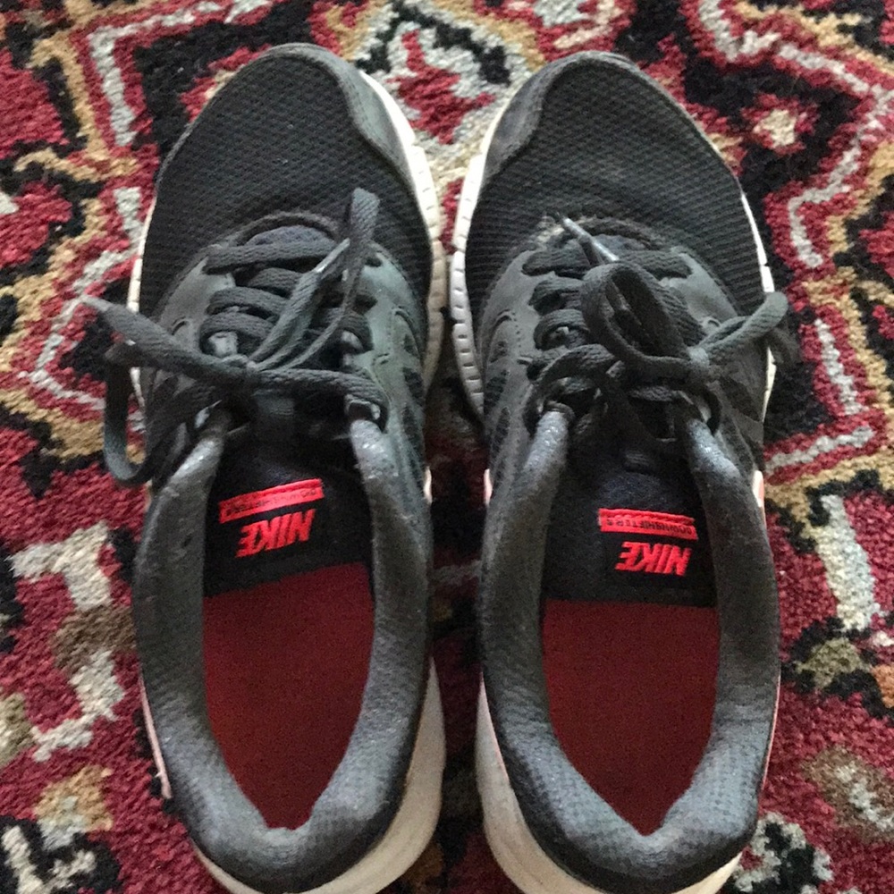 Nike’s size 6 barley worn - Picture 2 of 2